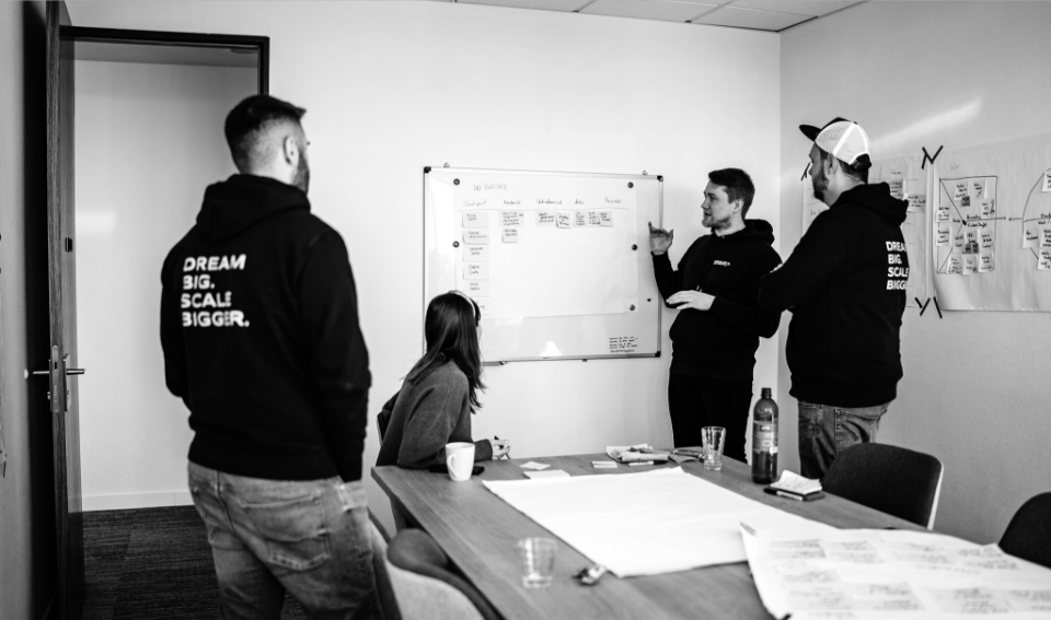Gründer am Whiteboard